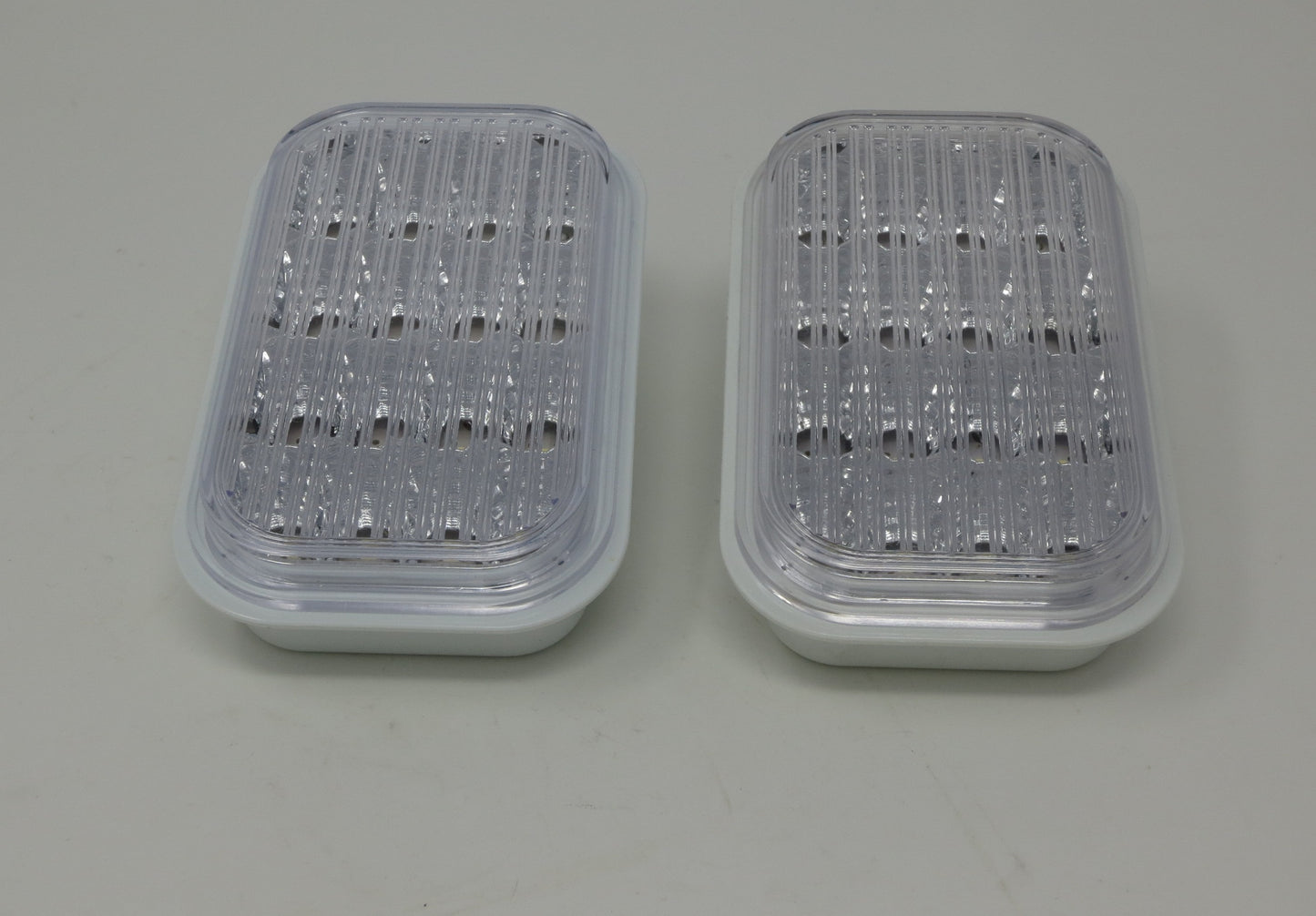 CM Bed Light & Grommet Kit, 8100820 (1), A-70GBD (4), 142-18K (9), A33GB (6)