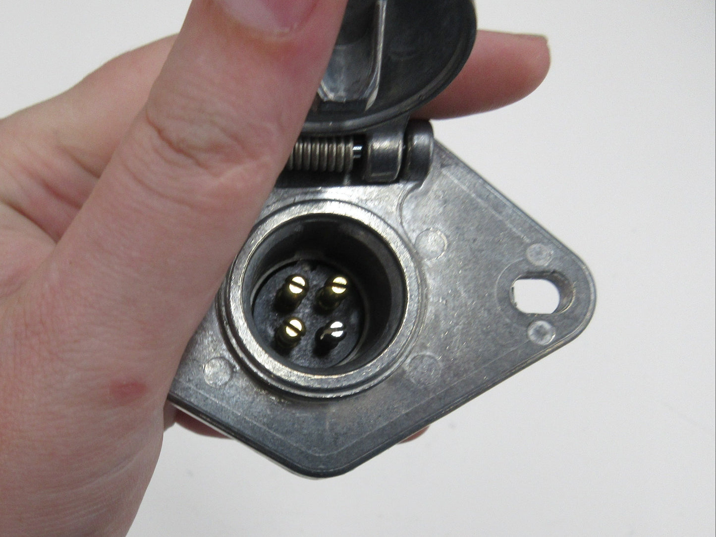 4-Pin Round Vehicle End - 11-404EP