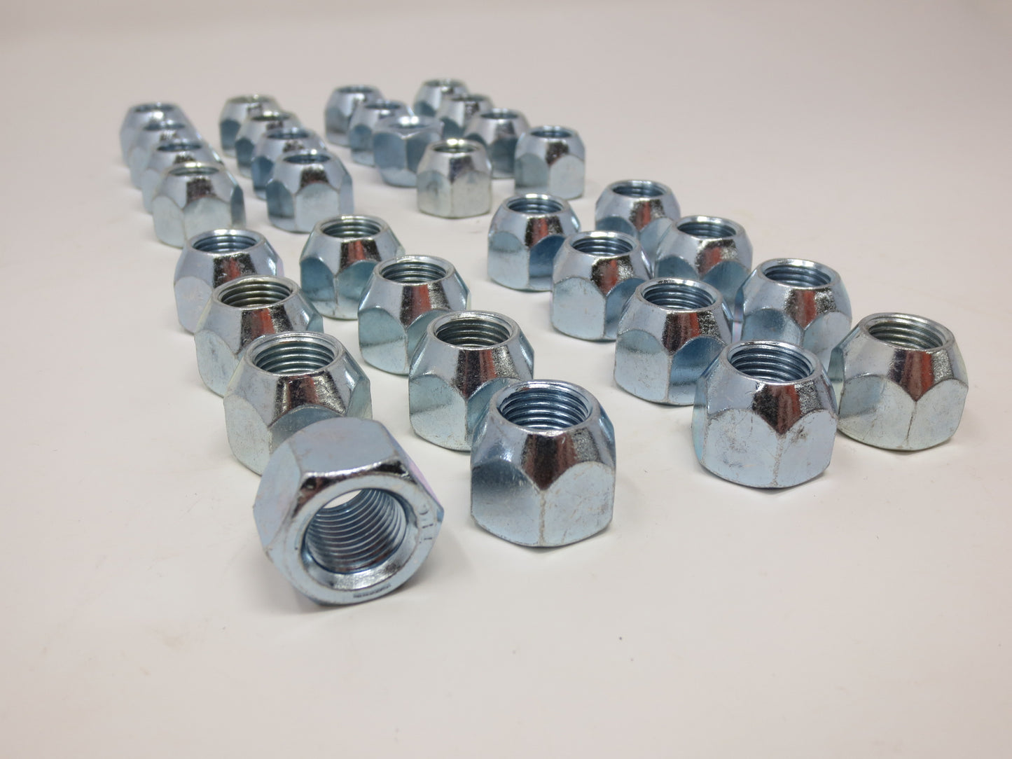 9/16" Hex Lug Coned Nut, 32-pack,  6-53