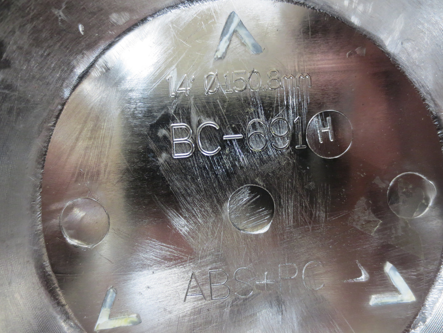 Hi-Spec Series 08 Plastic Center Cap for 12-14" Trailer Wheel Rim Black Silver