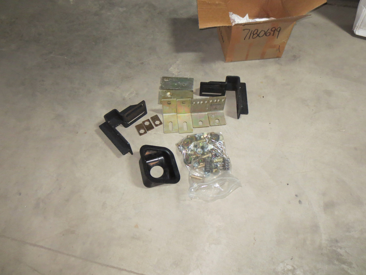 Clearance! CM/Dakota Service Body 98-inch Install Mounting Kit, Fits Ford 2017  - 7180699