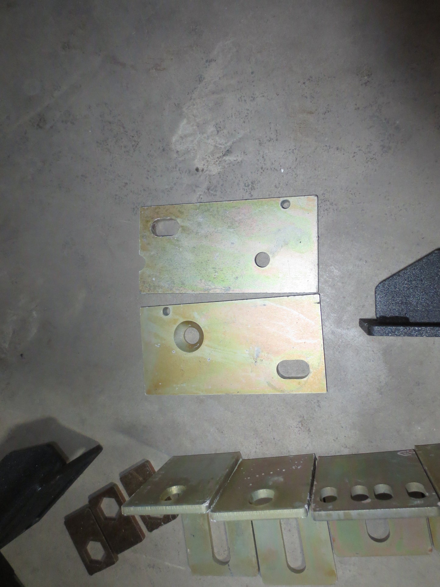 Clearance! CM/Dakota Service Body 98-inch Install Mounting Kit, Fits Ford 2017  - 7180699