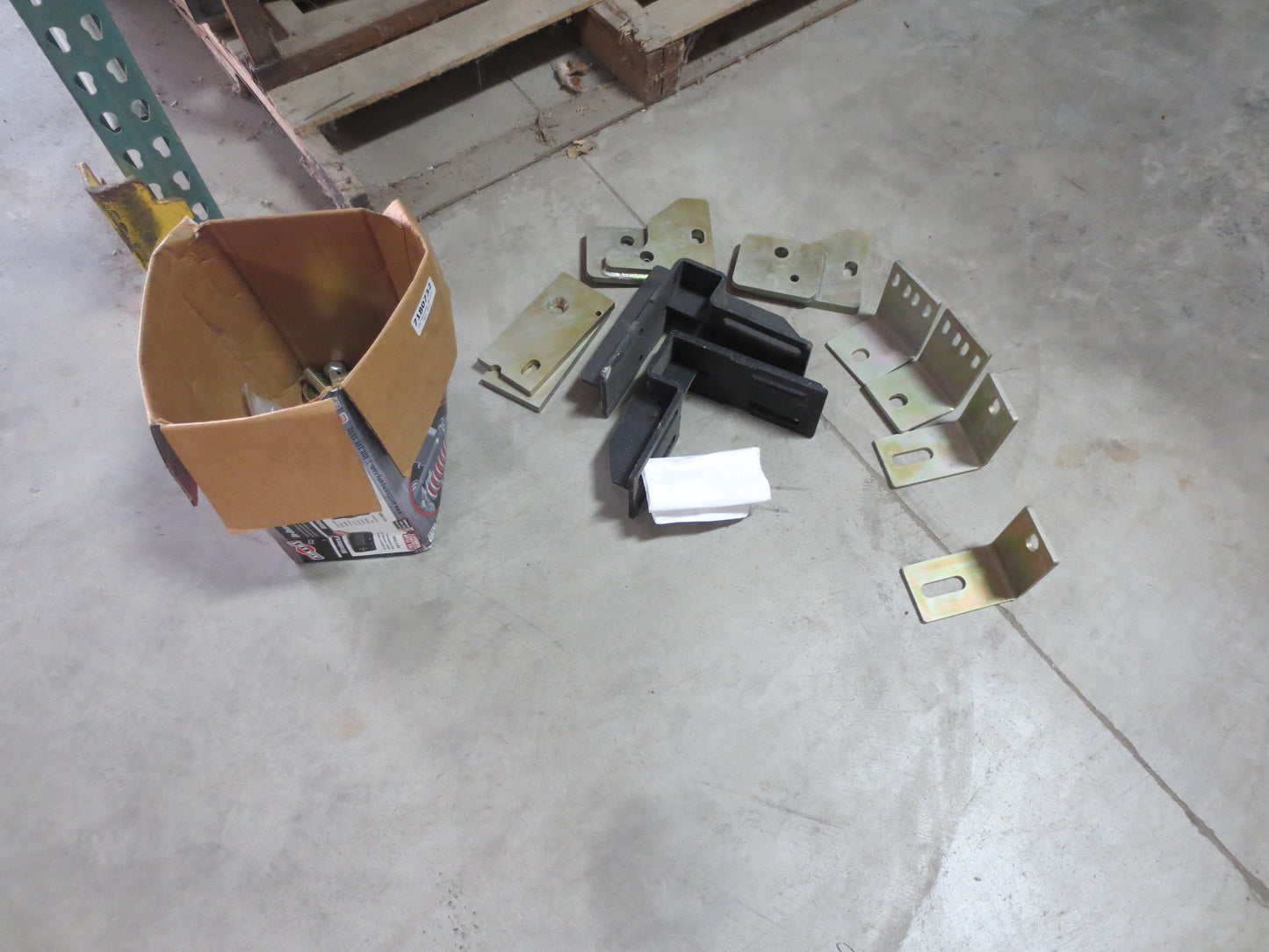 Clearance! CM/Dakota 98-inch Install Mounting Kit, Fits Ford 2016 - 7180732