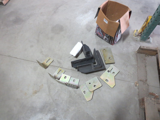 Clearance! CM/Dakota 98-inch Install Mounting Kit, Fits Ford 2016 - 7180732