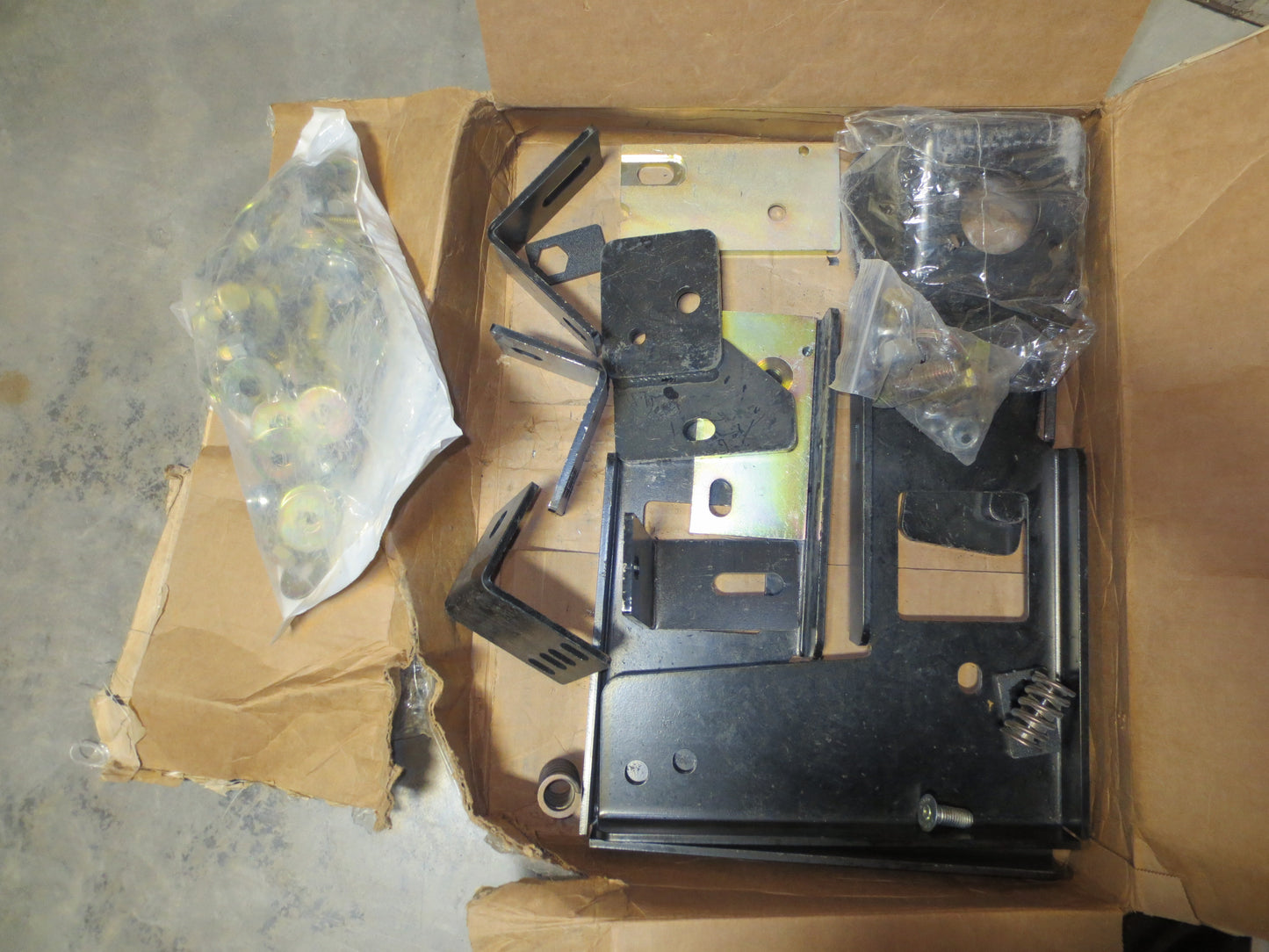 Clearance! CM/Dakota Service Body 98-inch Install Mounting Kit, Fits Ford 2017  - 7180699