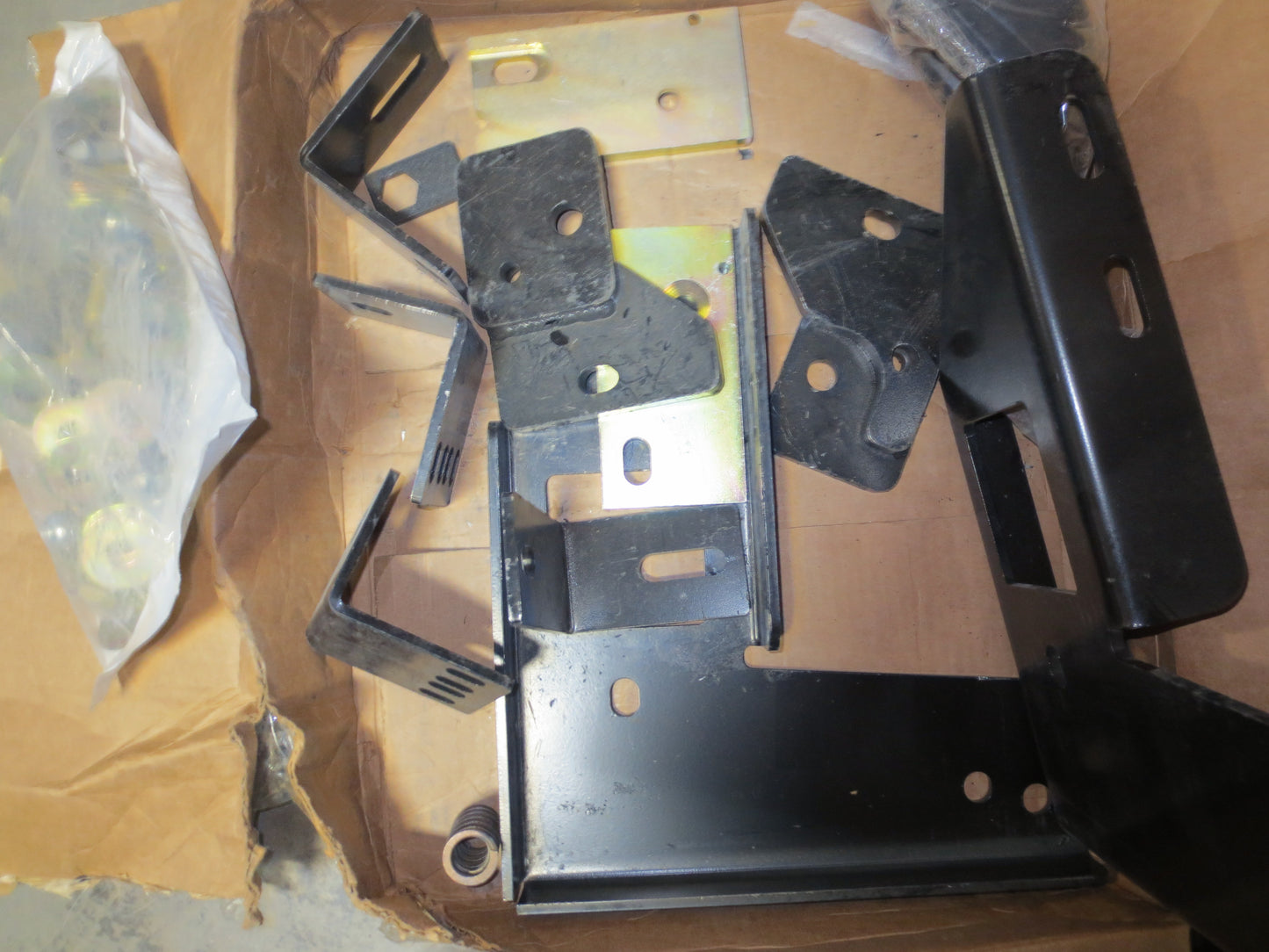 Clearance! CM/Dakota Service Body 98-inch Install Mounting Kit, Fits Ford 2017  - 7180699