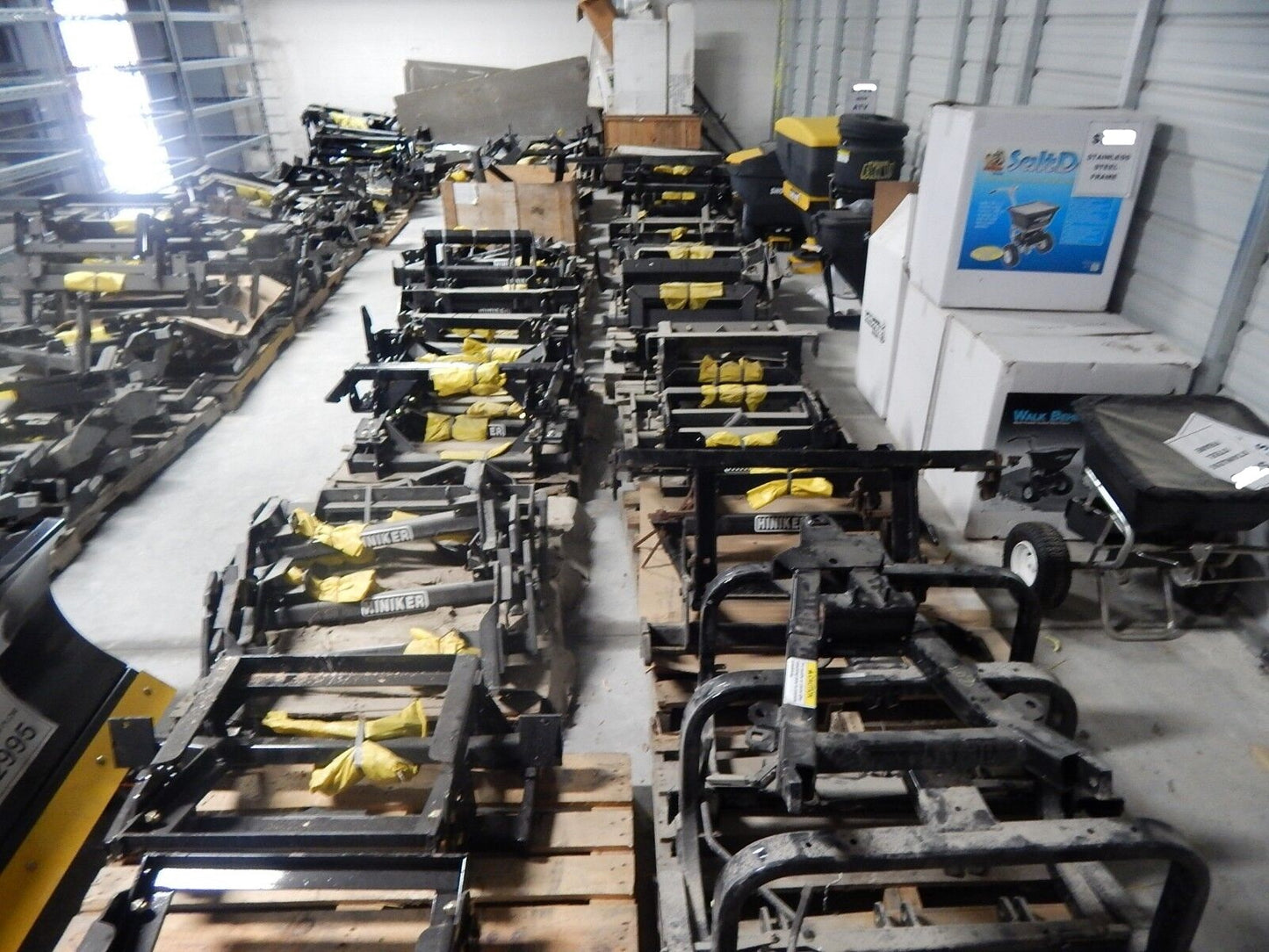 Hiniker Snowplow Mount - Quick Hitch 1 (QH1), 1999-2010 GM/Chevy K2500/2500HD/3500/1500HD - 25013123